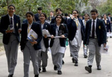 “CBSE 12वीं रिजल्ट 2026: दिल्ली में 92.10% छात्र पास, 17 हजार से ज्यादा विद्यार्थियों ने हासिल किए 95%+ अंक”