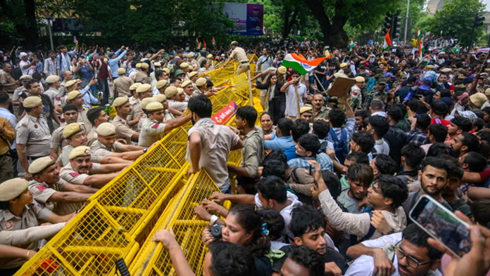 Students march towards the Parliament in New Delhi