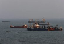 Strait of Hormuz Vessel Hit by Unknown Projectile as Türkiye Urges US-Iran Talks